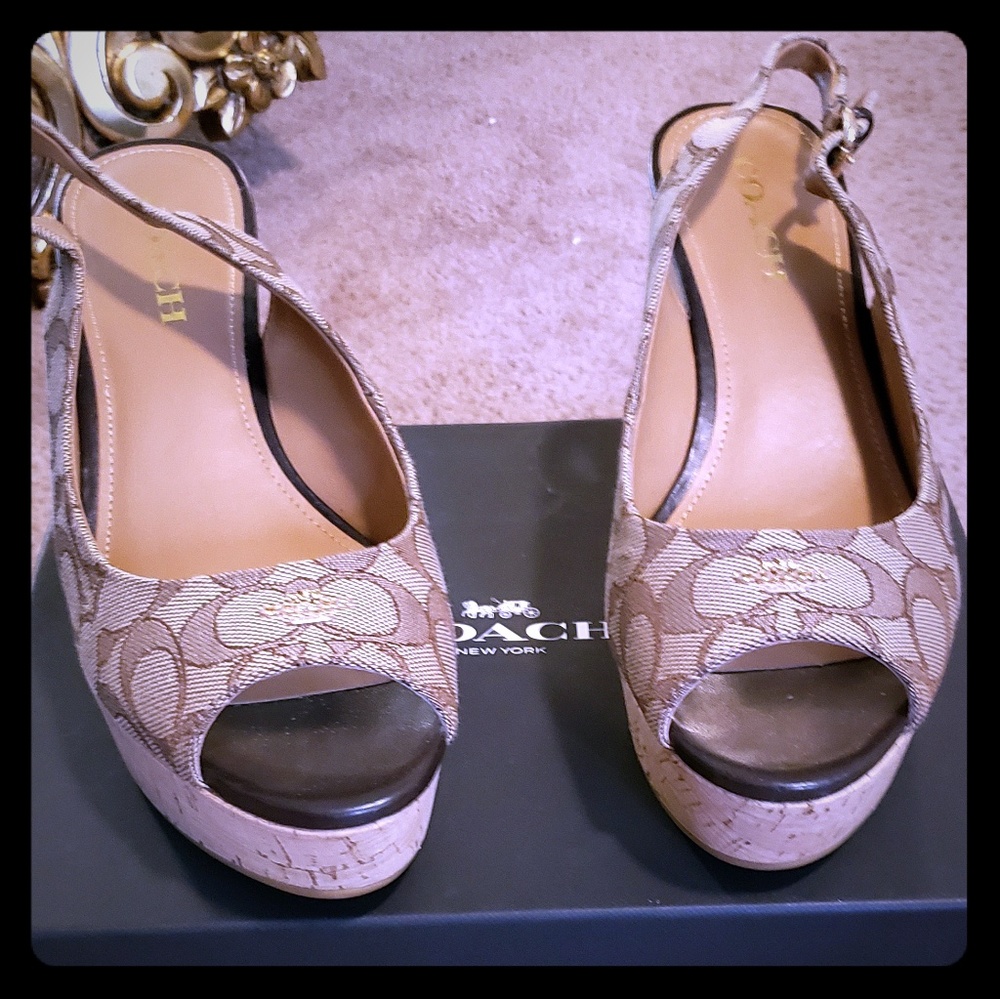 💥💥Coach wedge... Come with Box 🎊❤👡